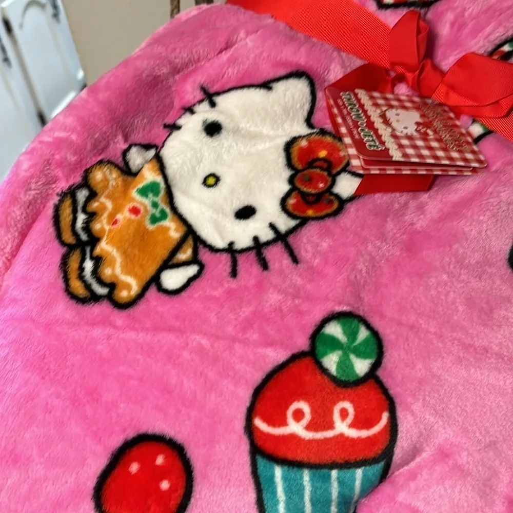 NWT 2 (TWO)HELLO KITTY PINK GINGERBREAD MAN & WHITE WREATH TREE CHRISTMAS THROWS